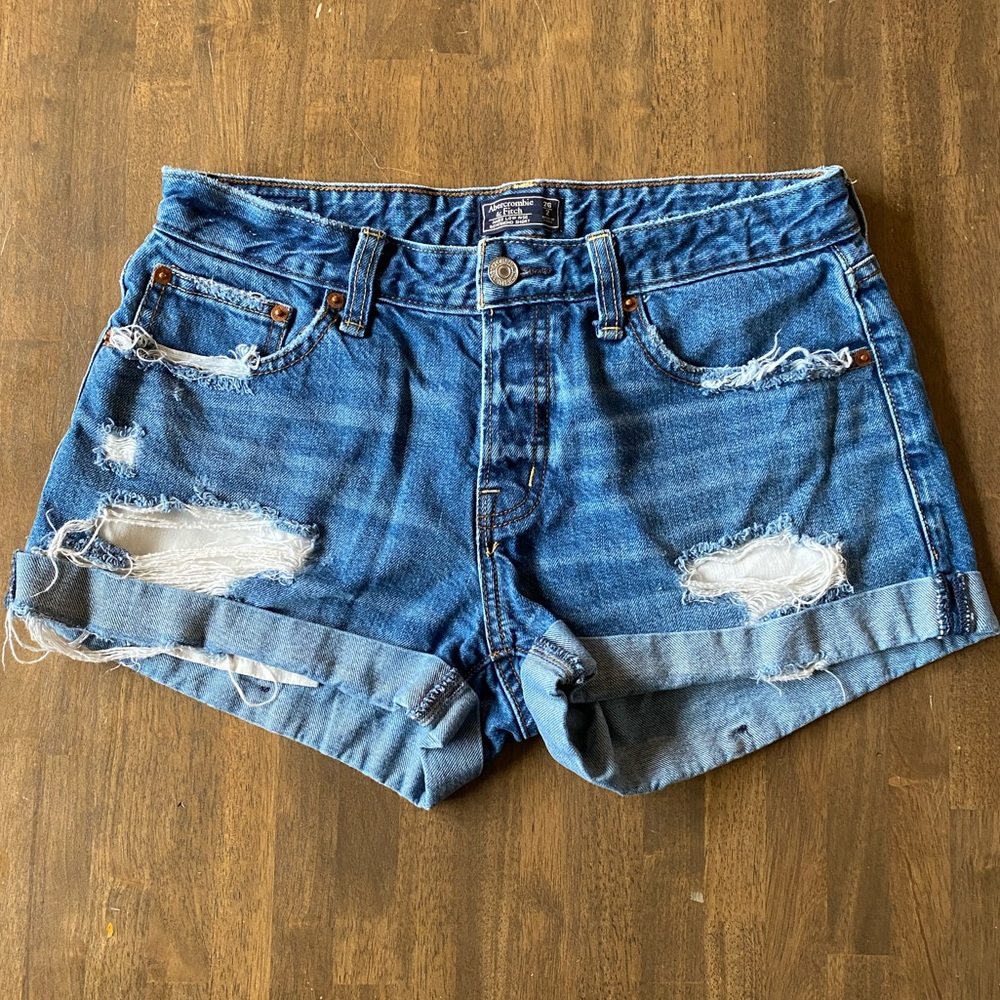 Abercrombie & Fitch Ames Cuff Low Rise Boyfriend Denim short Size 26/2